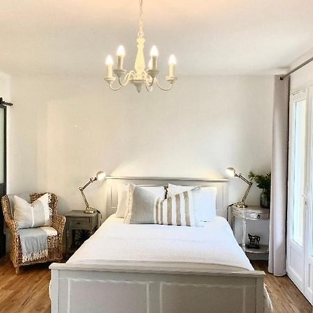 Stunning Bedroom Overlooking The Charente Bourg-Charente ภายนอก รูปภาพ